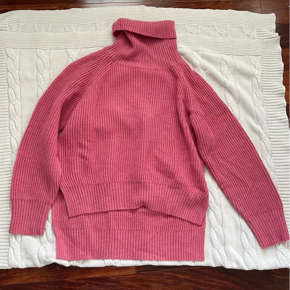 Aritzia Wilfred Free Lin Pink Sweater High Low Hem Wool Turtleneck Size L - Picture 1 of 15